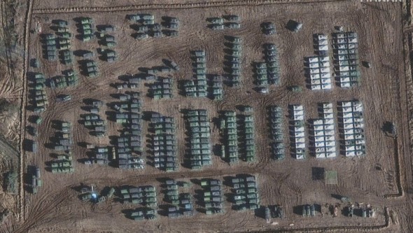 ALARMANT! Imagini din satelit cu acumularea de trupe ruse la frontiera cu Ucraina. Kremlinul: „Fals de slabă calitate”